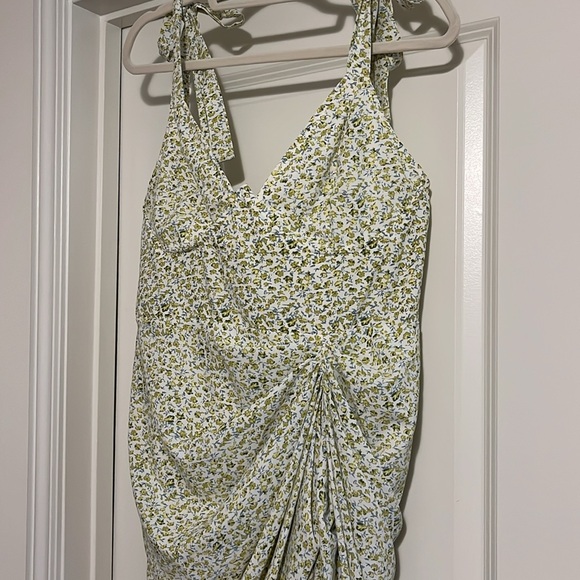 Pretty Little Thing Dress NWT - Picture 3 of 7